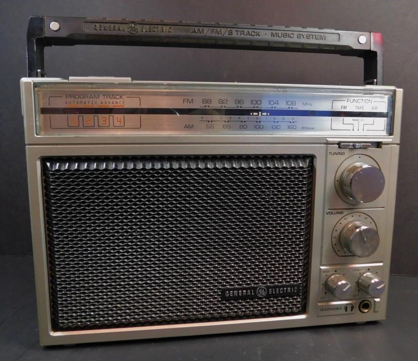 Vintage General Electric AM/FM Radio 8 Track Player Model No.3-5508A