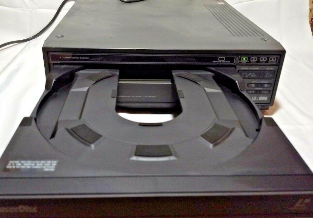 Pioneer Model LD-V8000 Laser Disc Player Great Condition