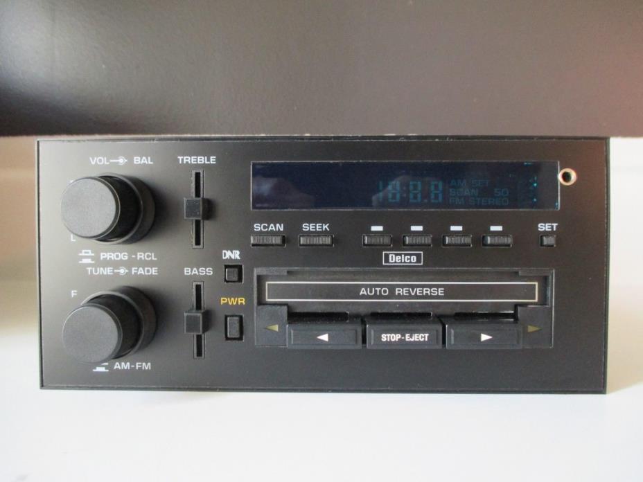 88-95 Chevy Delco AM/FM radio w/aux input, fits Blazer S10 Camaro #16169215