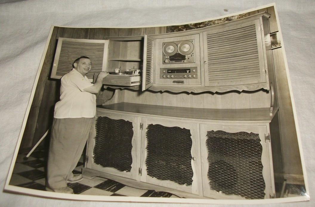 NOSTALGIC 50s B/W PHOTOGRAPH ELECTRONICS STORE OWNERS HOME SYSTEM THE FISHER+