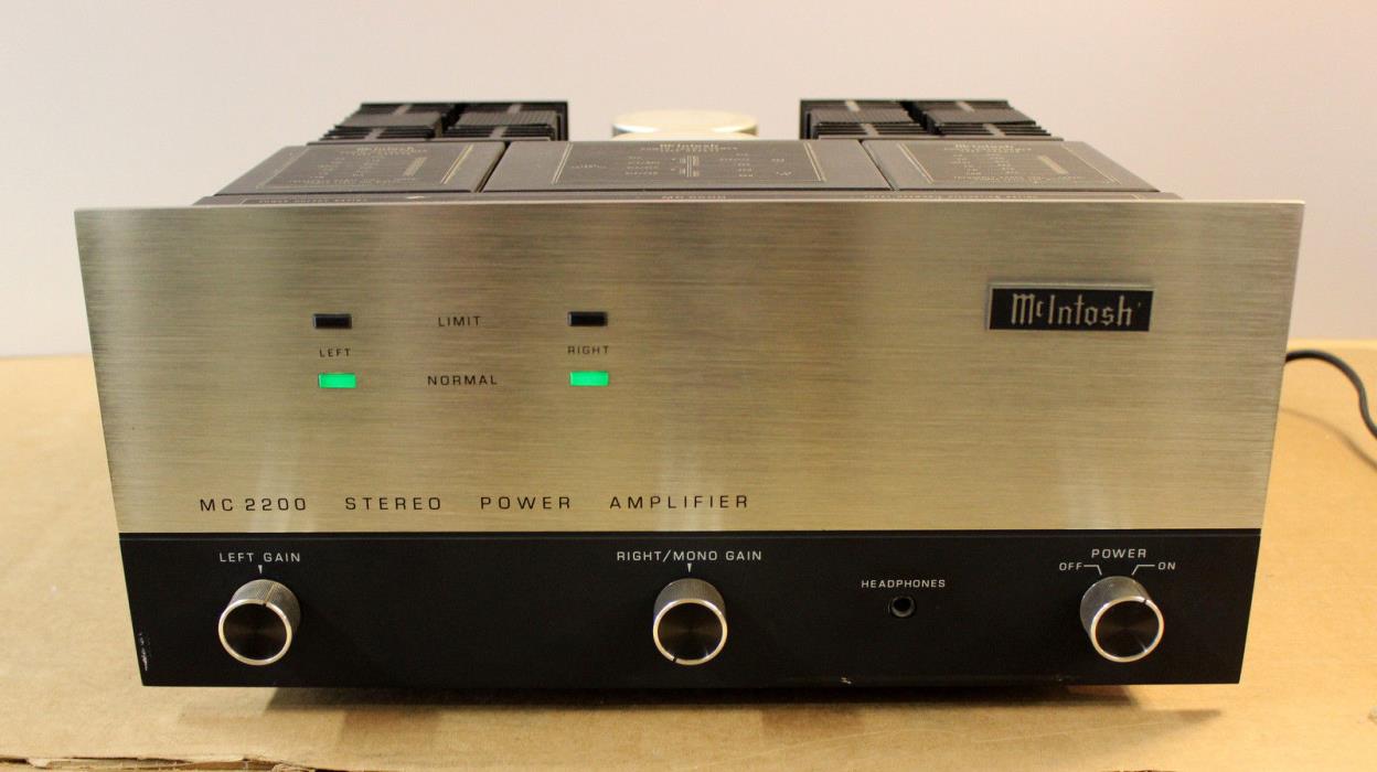 McIntosh MC2200 Stereo Power Amplifier (1976)