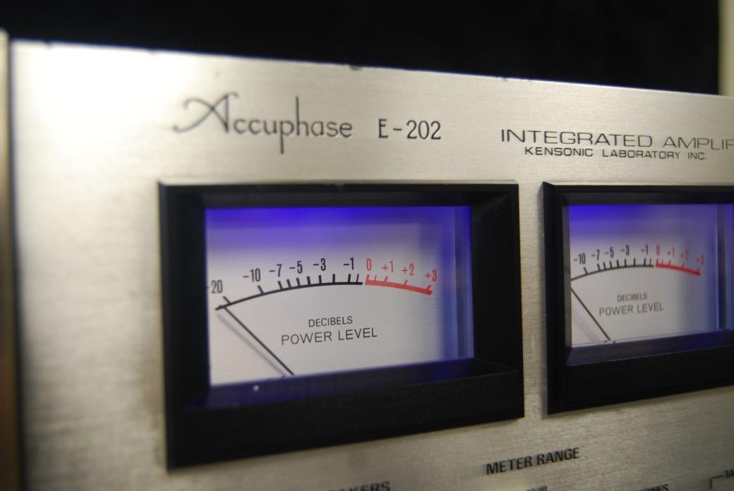 Accuphase E-202 Vintage Integrated Amplifier 1974 JAPAN * WORKS * LED Upgrade