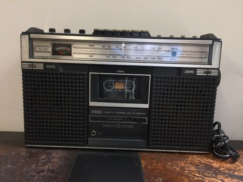 VINTAGE 3-5251A GE General Electric AM FM Radio Tape Stereo Cassette Boom Box