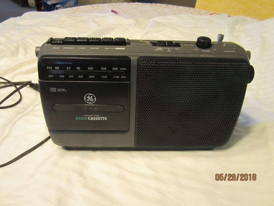 Vintage GE Radio Cassette Player Model 3-5264A   AM / FM Cassette
