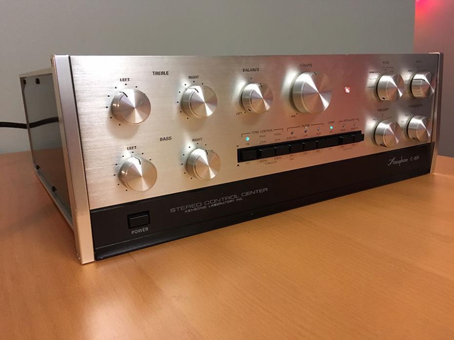 Accuphase C-200 Stereo Preamplifer