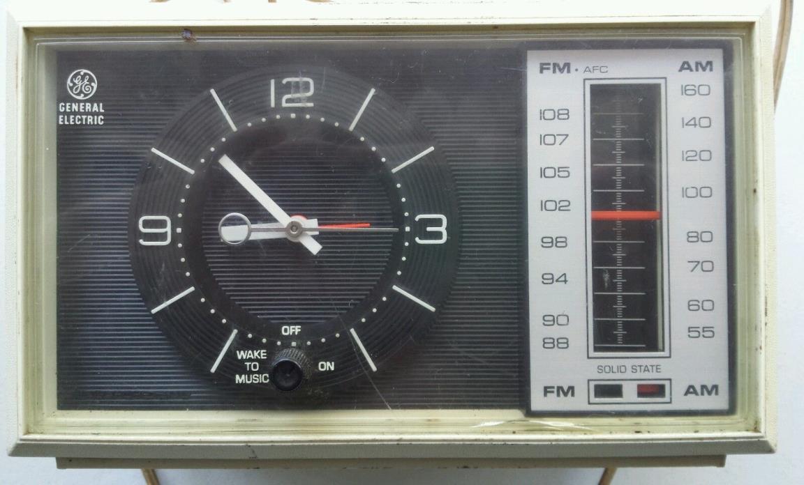 Vintage GE General Electric Solid State Tabletop AM/FM Alarm Clock Radio C4500A
