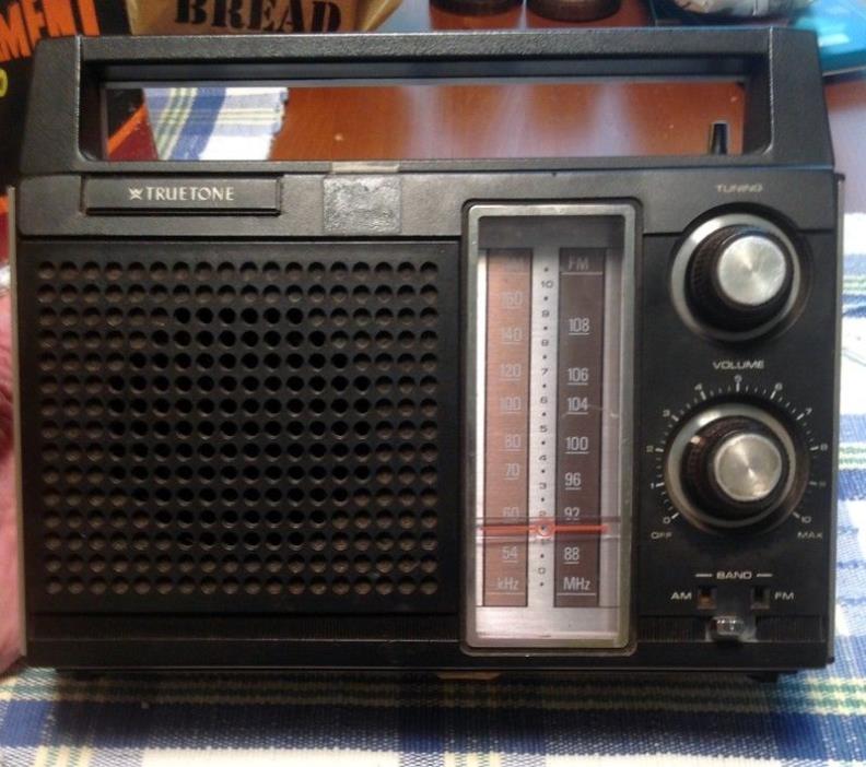 TRUE TONE VINTAGE AM-FM PORTABLE RADIO