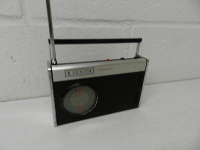 Vintage ZENITH Rechargeable AM / FM Radio