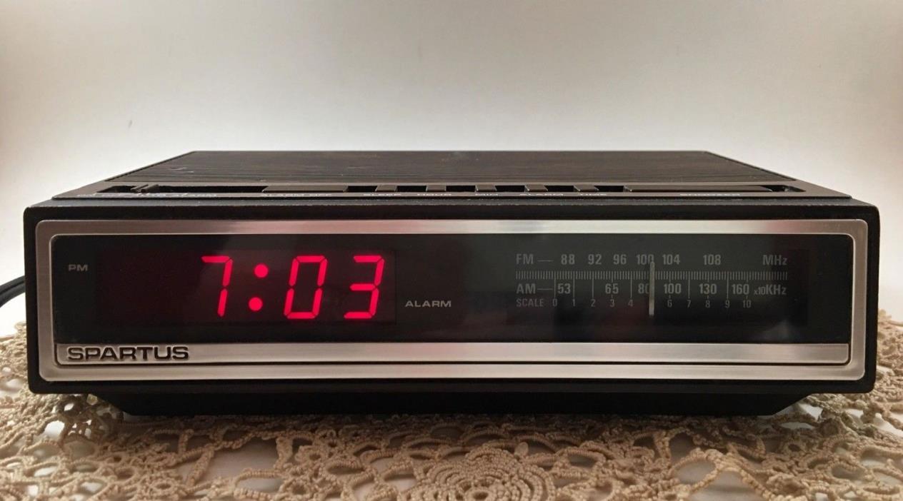 Vintage - Spartus - AM/FM Digital Alarm Clock Radio w/ Snooze
