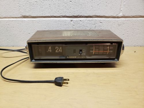 Vintage FLIP CLOCK Lloyd's Alarm AM/FM Radio J615-175B