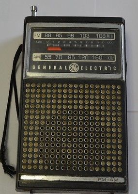 VINTAGE GENERAL ELECTRIC RADIO MODEL 7-2500A