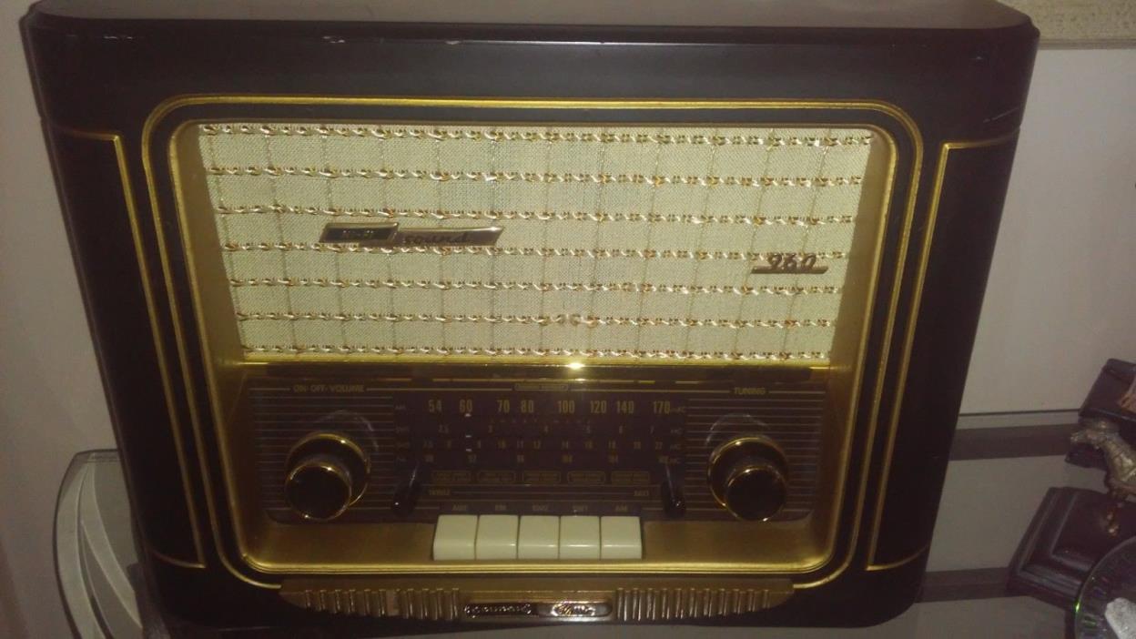 ANTIQUE/VINTAGE GRUNDIG CLASSIC INTERNATIONAL 960 RADIO CLEAN