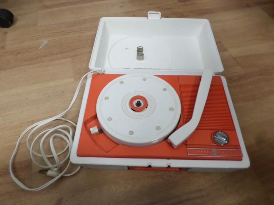 Vintage General Electric Solid State Portable Record Player V211j  LL 618