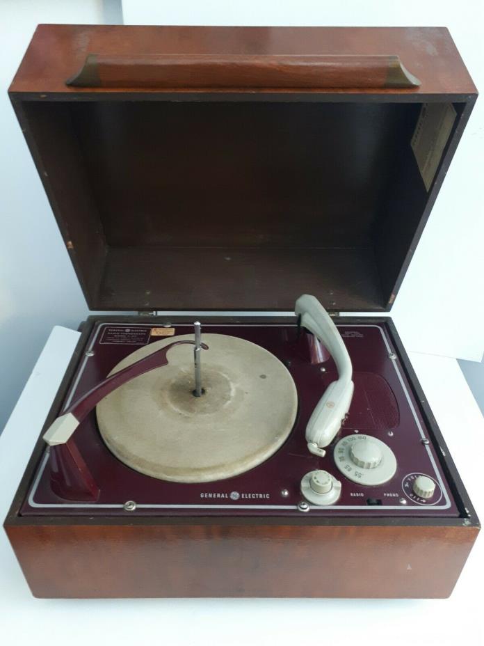 Portable turntable - General Electric - Late 1940's - Wooden frame