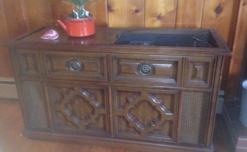 Vintage 1960s Magnavox Stereo Record Player Console W/ Manual, Model: 1P3663