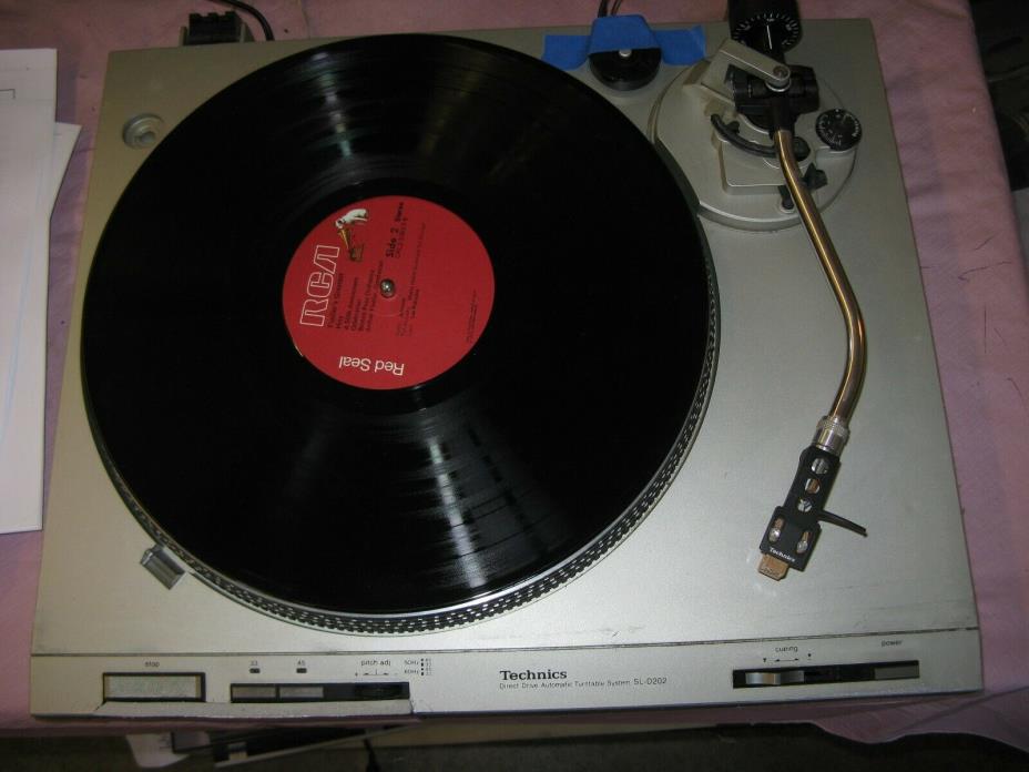 Technics SL-D202 DIRECT DRIVE Turntable With GRADO MF3
