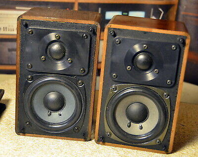 2 Realistic Minimus 7W speakers 40-2039B