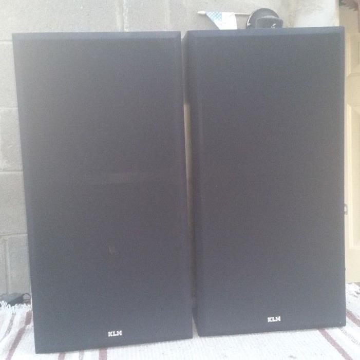 Pair Of KLH Speakers Black MODEL 912B. Used