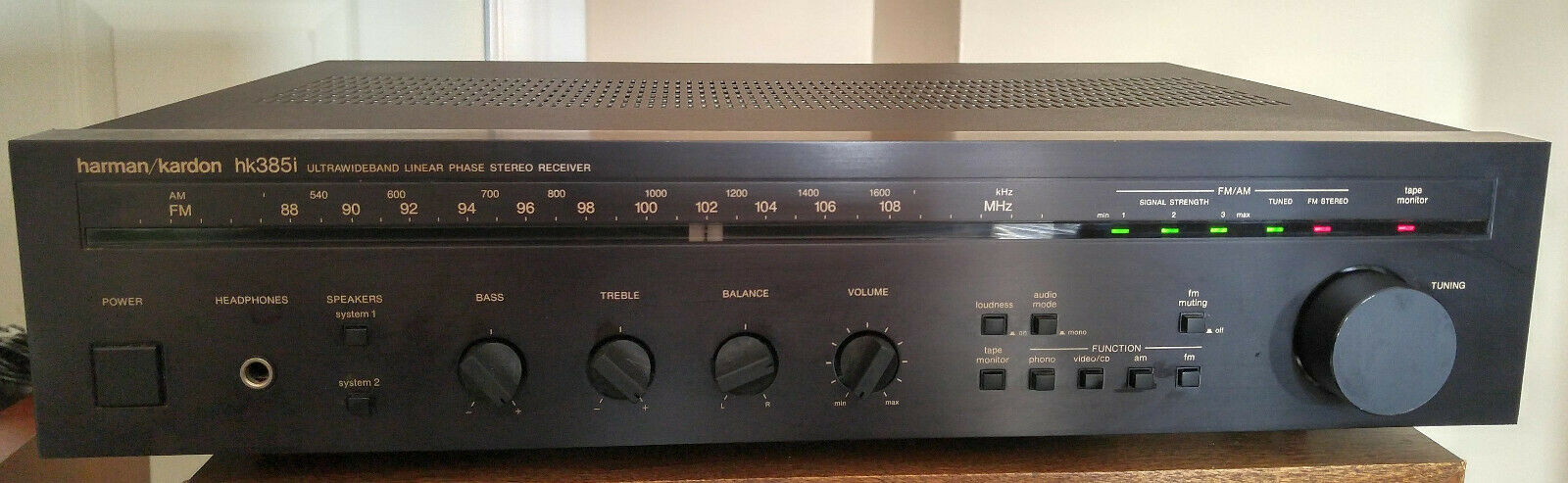 HARMAN / KARDON H.K 385i ULTRAWIDEBAND LINEAR PHASE STEREO RECEIVER