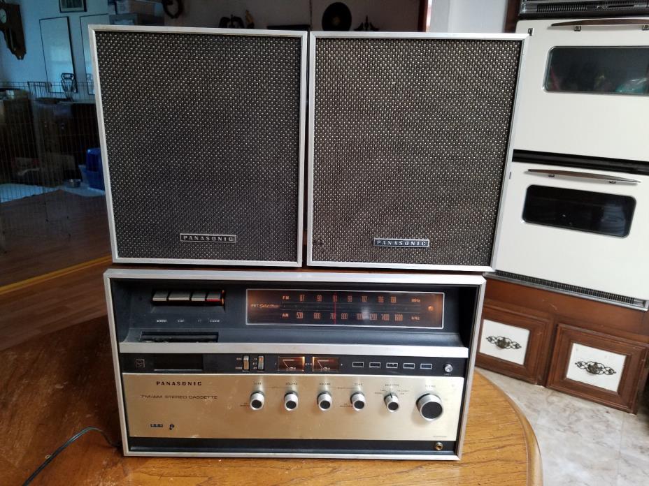 Vintage Panasonic Frequent Range  FM-AM Stereo Cassette Model RS-280S w/Speakers