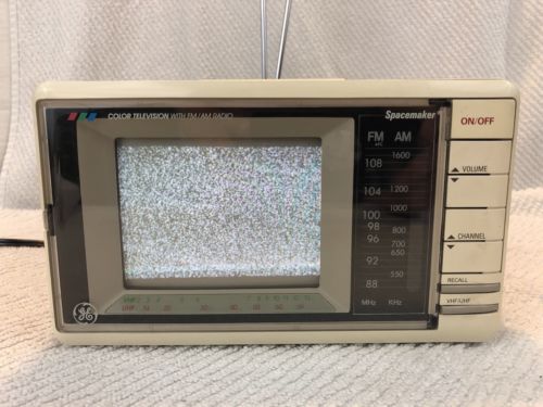 Vintage GE SPACEMAKER Model 7-7660A Color TV AM/FM UHF/VHF Television