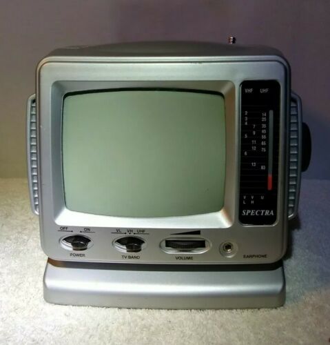 Spectra Black and White TV with AM/FM Radio Model 52 BWR 52-BWR TESTED - WORKS