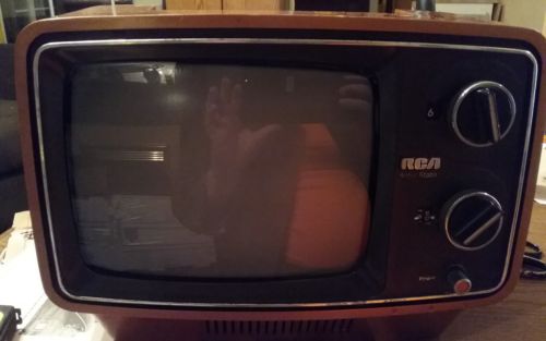VINTAGE RCA TELEVISION TV 1979 BRONZE COLOR FUTURISTIC 9 INCH