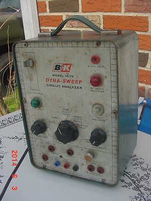 Vintage B&K Model 1070 Dyna-Sweep Circuit Analyzer Tube Ham Radio TV Repair Shop