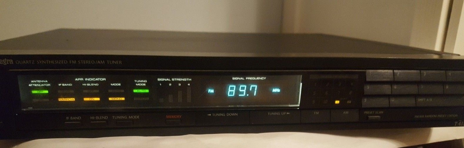 ONKYO FM Stereo T-4150  Integra Quartz Synthesized AM Tuner Digital