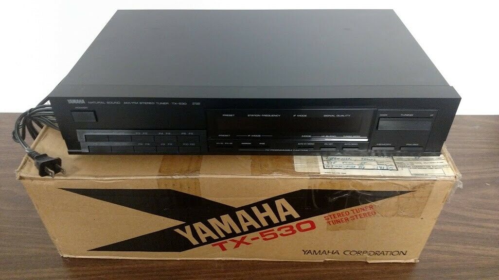 Yamaha Natural Sound TX-530 AM/FM Stereo Tuner 120 Volts 10 Watt 60 Hz E133269VX