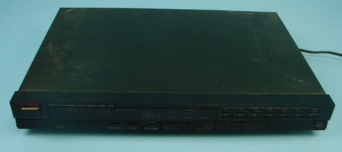 Luxman Digital Synthesizer AM/FM Stereo Tuner T-117 Lux Corporation Tokyo Japan
