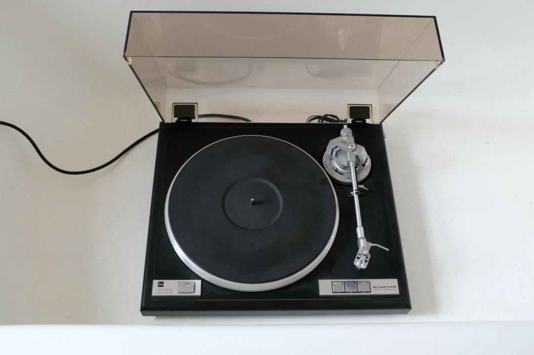 DUAL CS 5000 TURNTABLE. 3 speeds. Functioning. Clean. One of the best Dual made.