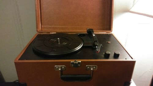 CROSLEY Portable Suitcase CR-49 Record Player