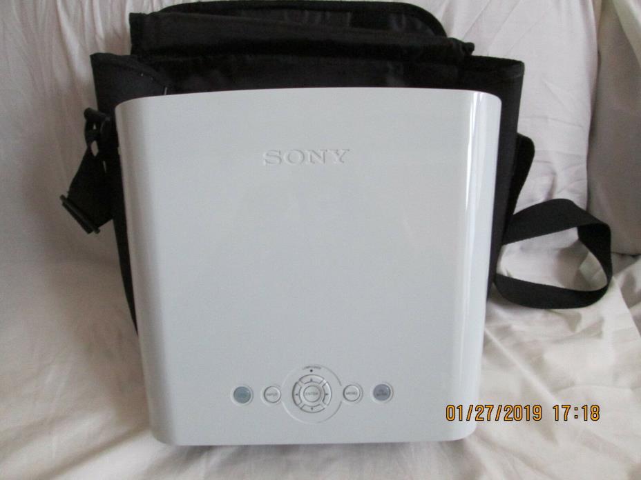 Sony VPL-EX70 LCD Projector 2600 Lumens without remote
