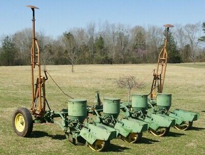 John Deere 4 Row Planter, 3 Point Hitch, Hydraulic Row Markers, w/ Seed Plates