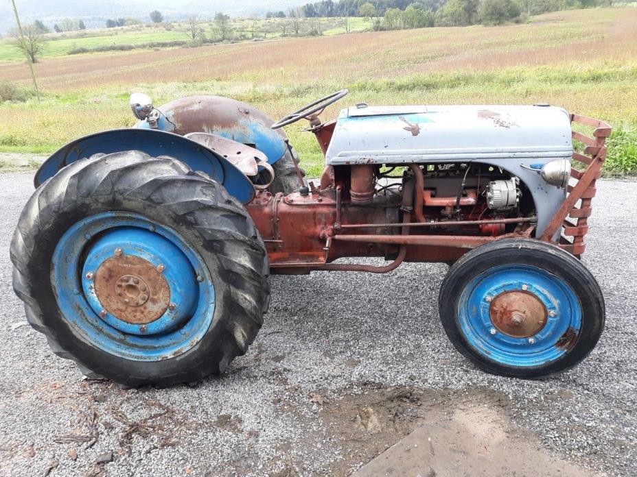 1940 Ford 9N tractor runs good antique vintage used