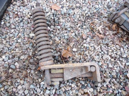 KEWANEE CHISEL PLOW SPRING TOOTH SHANK ASSEMBLY
