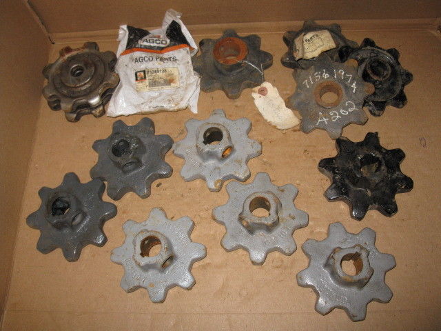 14 NEW OLD STOCK GLEANER COMBINE GEARS R40 R50 R60 R70 ?????