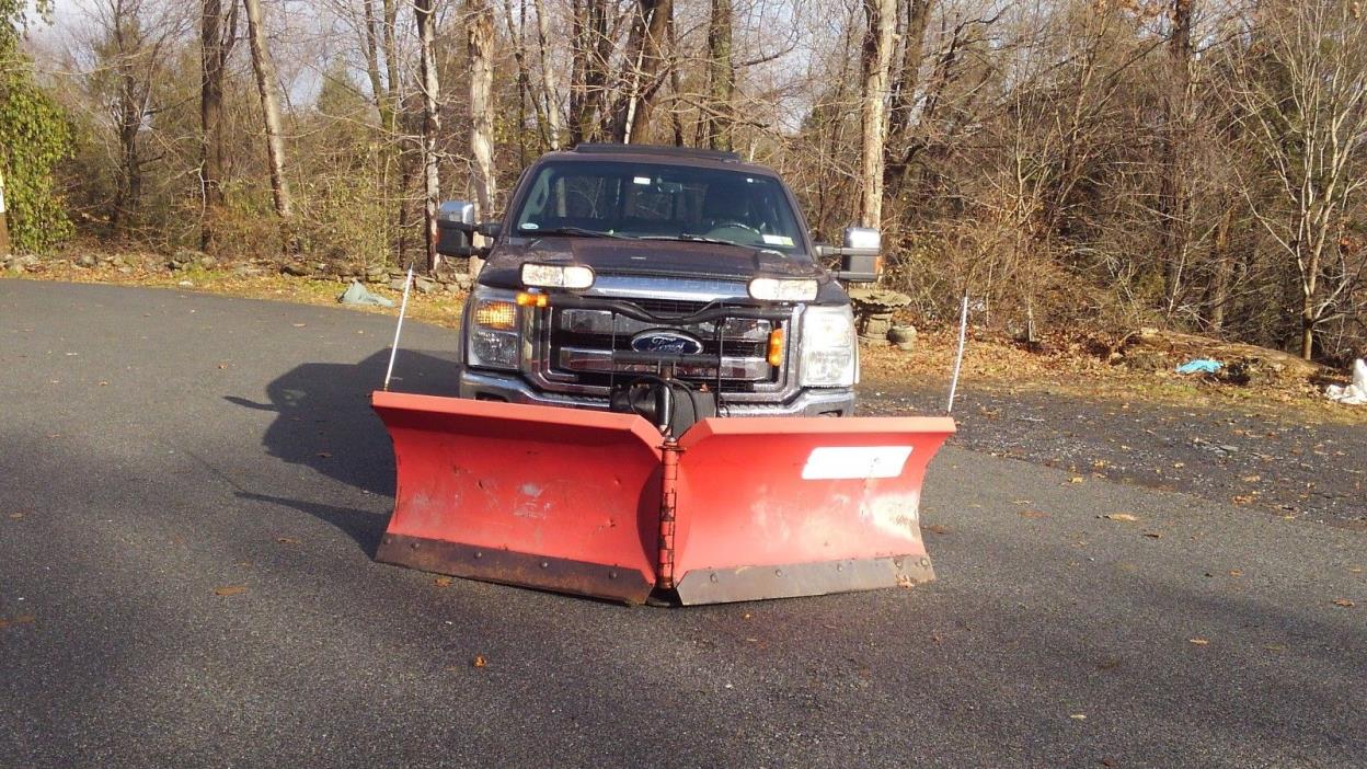 9.2' BOSS V PLOW  blade / SMART HITCH. Great condition on truck now.