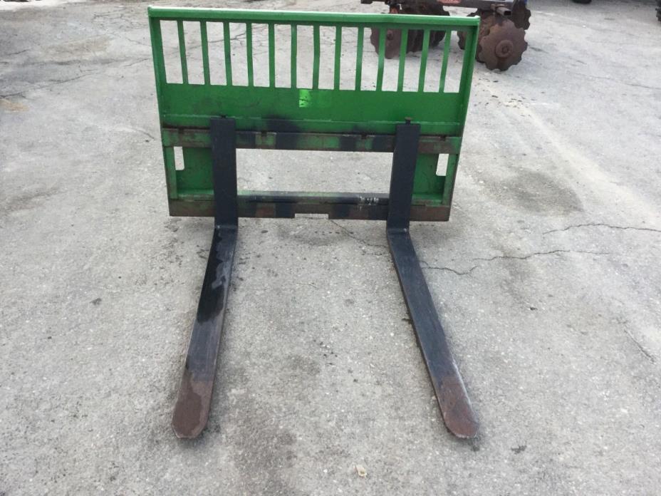 John Deere 48 IN Adjustable Pallet Forks