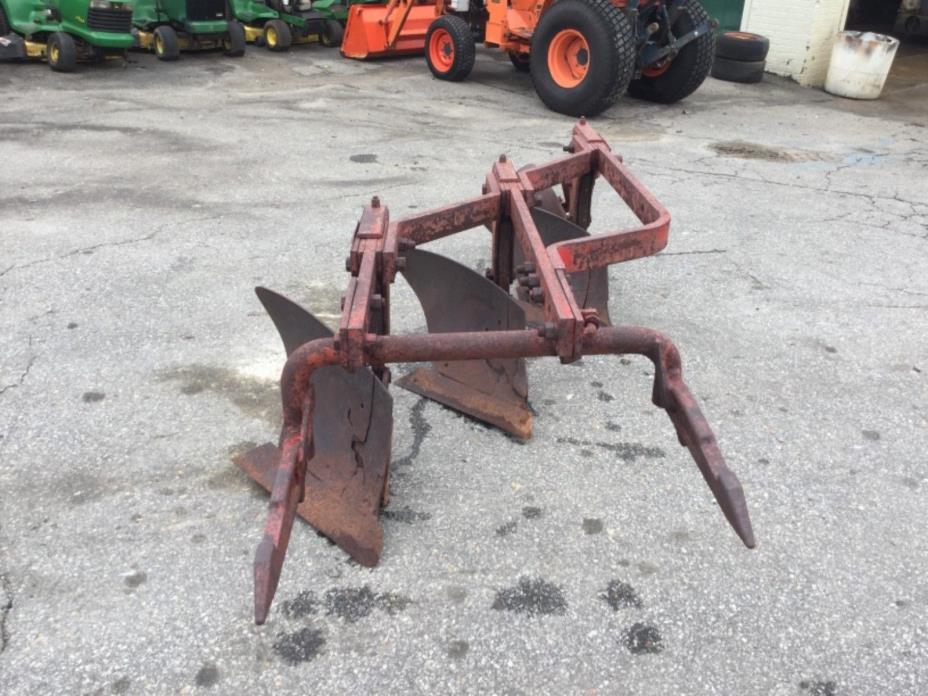 INTERNATIONAL FAST  HITCH 3 BOTTOM PLOW