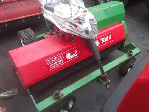 T.I.P. Inc. BRUSH IT Putting Green Brush Power Brush Sweep and Fill PB-42 DEMO