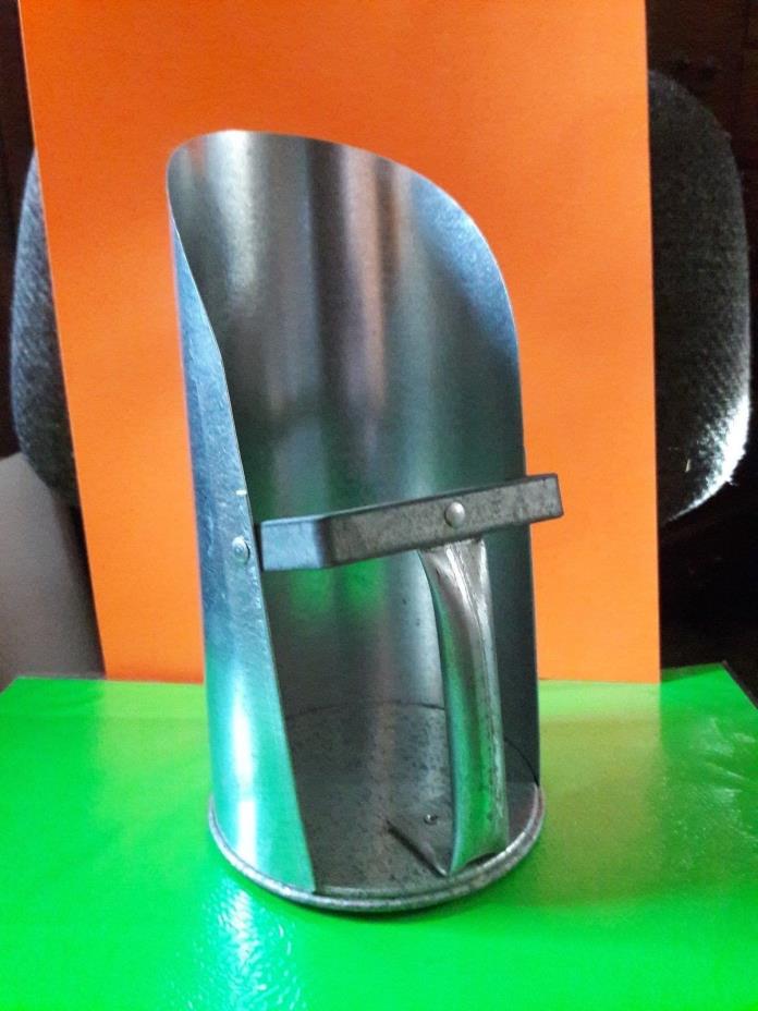 Feed scoop galvanized 2 quart