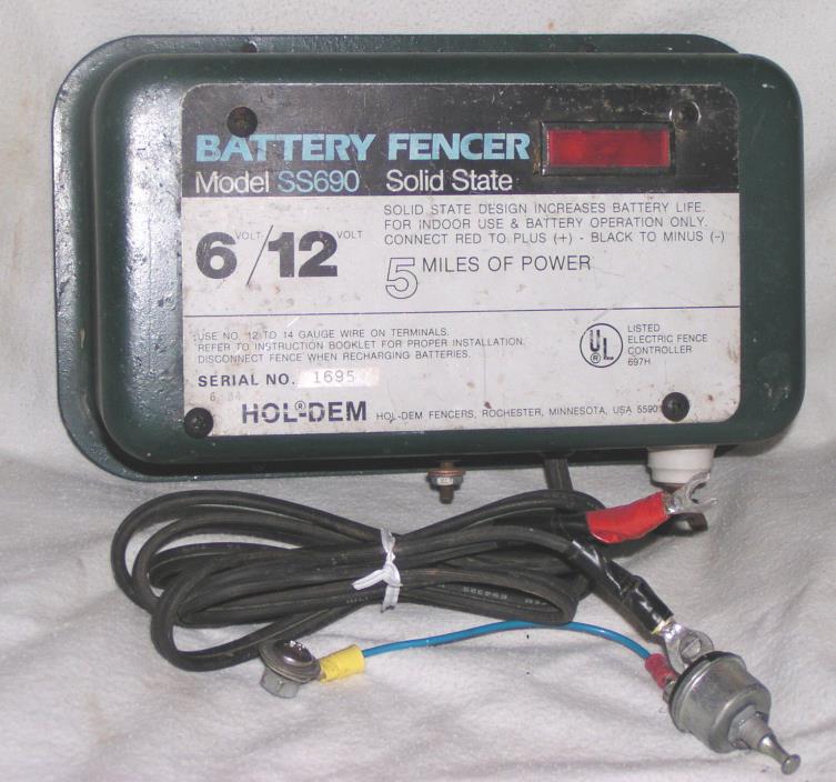 Vintage Fencer FENCE CHARGER Battery operated HOLDEM 6 or 12 volt used