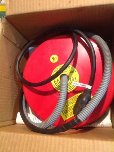 FLOATING TANK DE-ICER 120Volt Rugged Plastic Float Water Tank 1000W