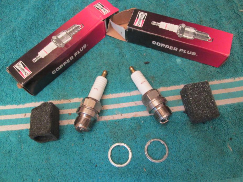 Antique Engine 1 1/2 HP International Harvester M Spark Plugs Champion W14 569