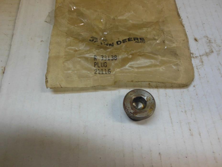 JOHN DEERE TRACTOR COMBINE PLUG FITTING R33138