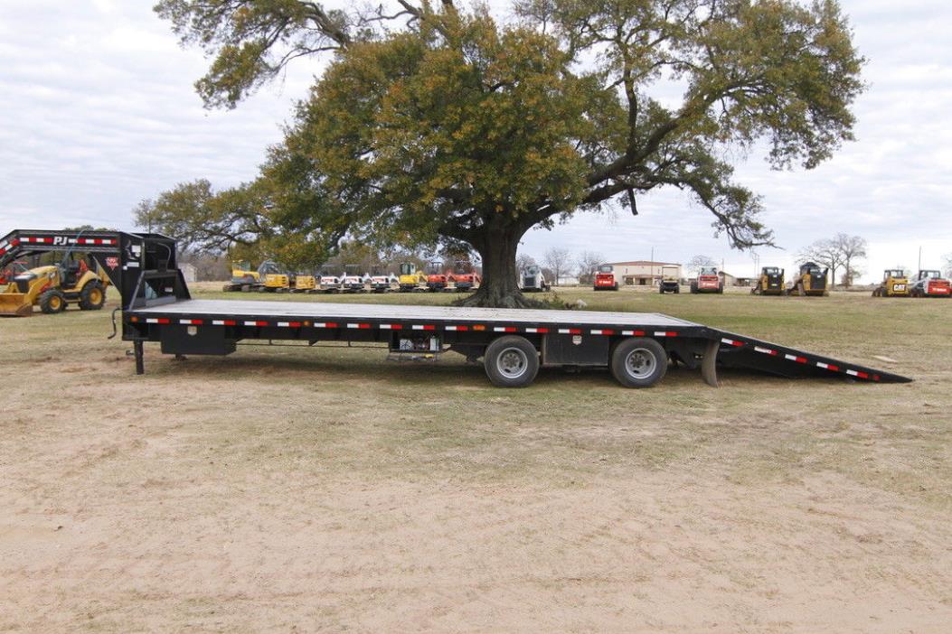 PJ Trailer HD 37ft Flatdeck with Hydraulic Dove Tail 12,000# Hyd/Disk LOADED