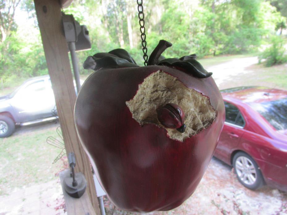 Apple - shaped birdhouse Red