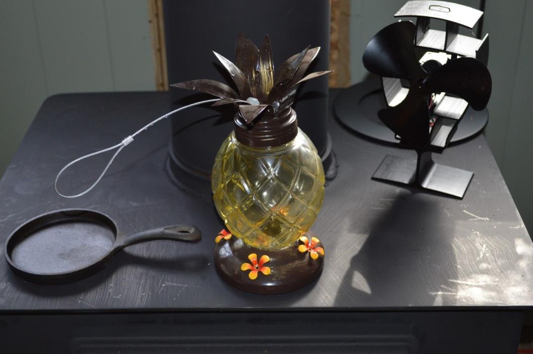 NWT, ROYAL WING GLASS PINEAPPLE HUMMINGBIRD FEEDER, Metal Crown, BEE RESISTANT